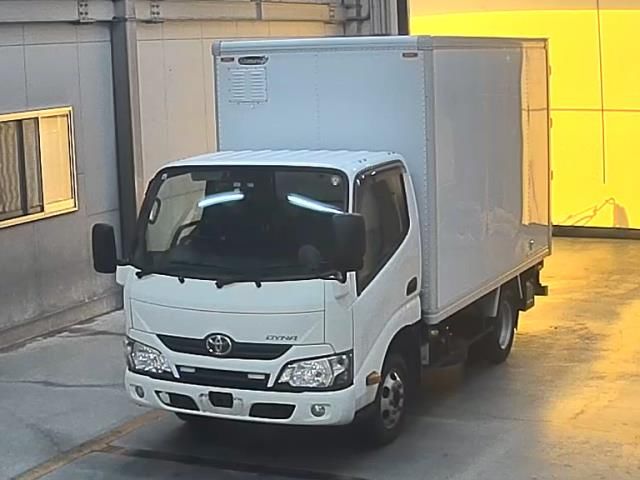 Japan Auction Vehicles 10 2017 Toyota Dyna Van auction photo