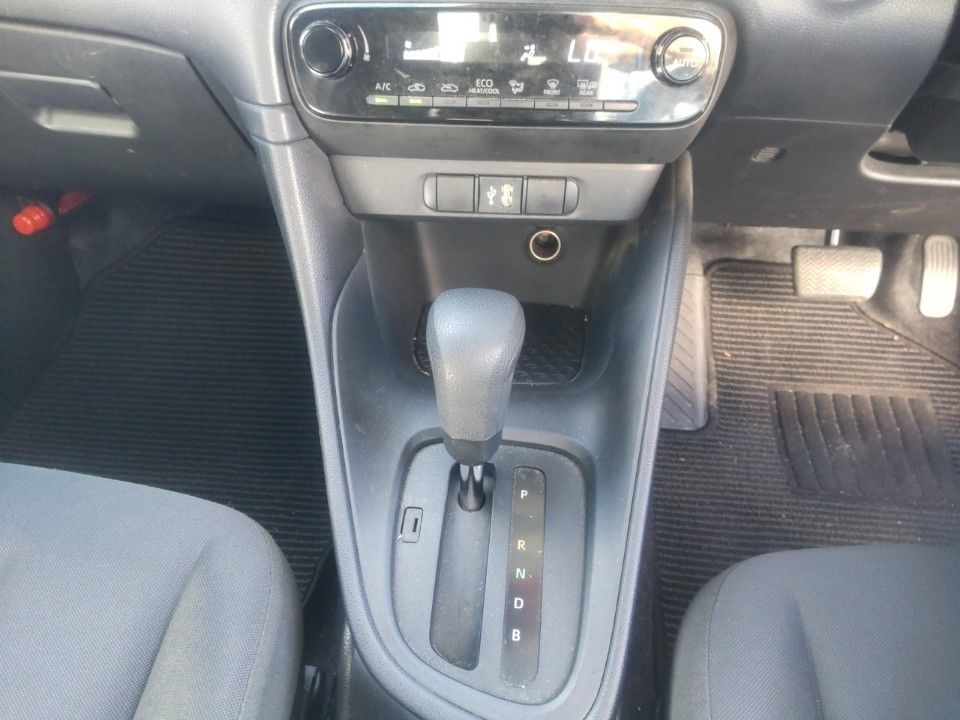 2021 Toyota Yaris auction photo 12