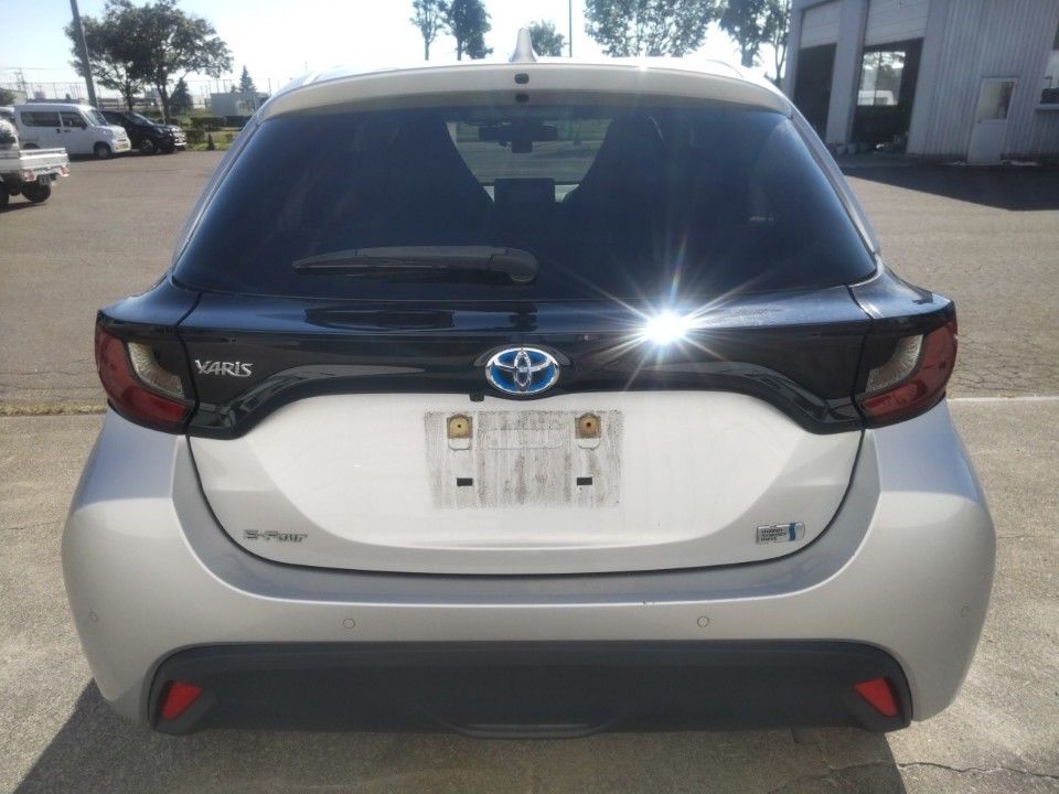 2021 Toyota Yaris auction photo 5