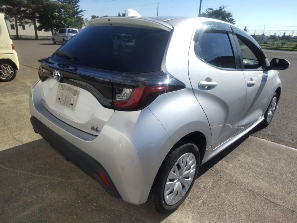 2021 Toyota Yaris auction photo 2