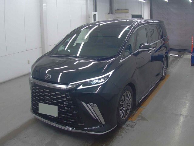 2025 Lexus LM LM500H Version L 4WD auction photo 4