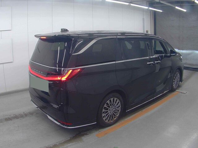 2025 Lexus LM LM500H Version L 4WD auction photo 5