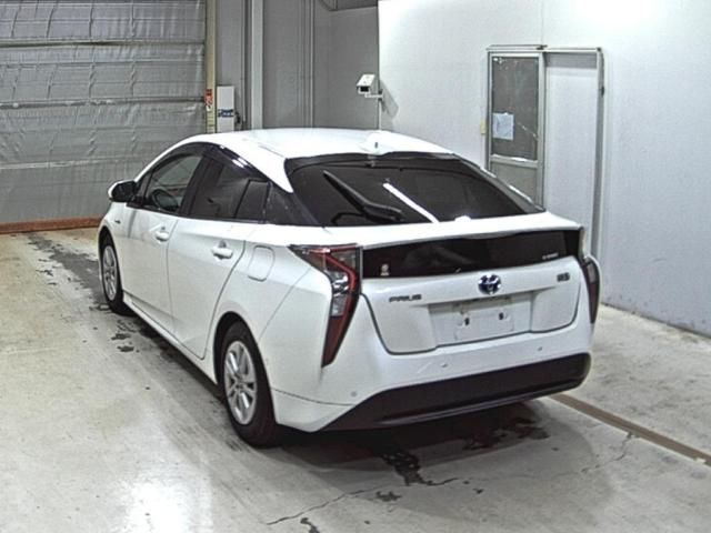 2018 Toyota Prius S Safety Plus auction photo 2