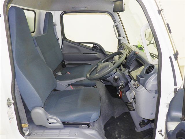 2015 Mitsubishi Fuso Canter Van auction photo 6