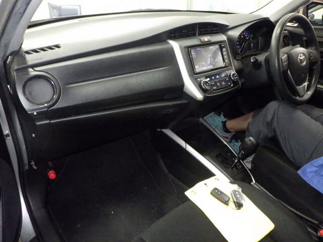 2022 Toyota Corolla Fielder ハイブリッドEX auction photo 3