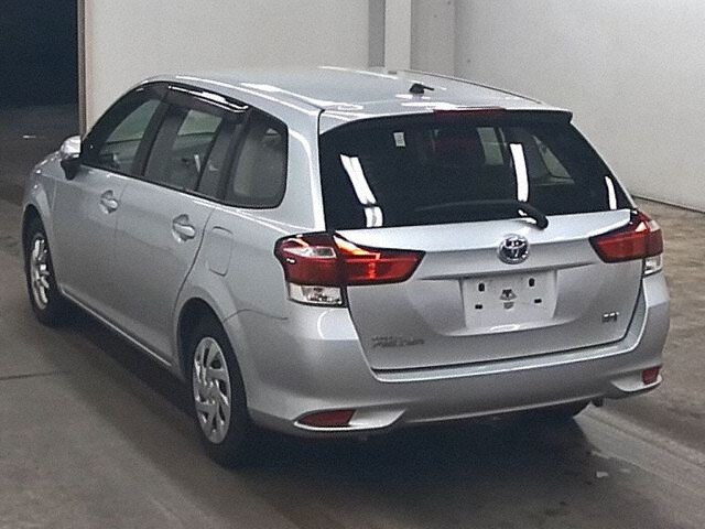 2022 Toyota Corolla Fielder ハイブリッドEX auction photo 2