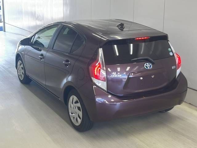 2015 Toyota Aqua S auction photo 3