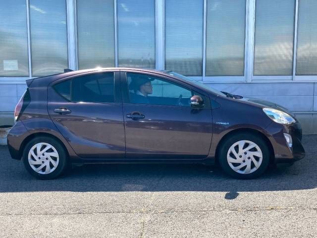 2015 Toyota Aqua S auction photo 2