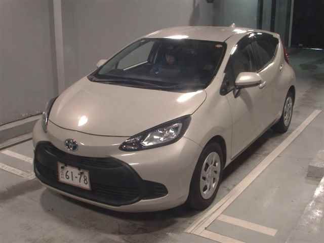 2022 Toyota Aqua X auction photo 4