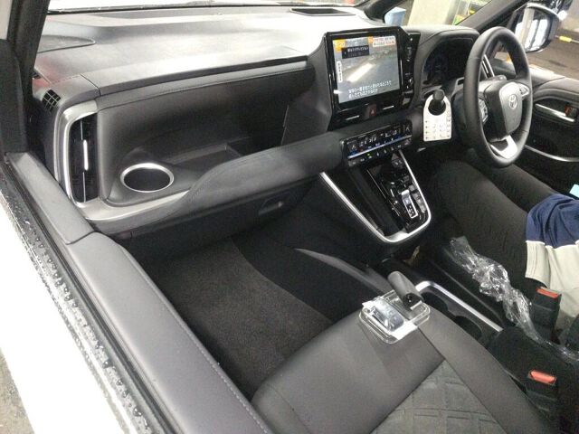 2026 Toyota Voxy ハイブリッドS-Z auction photo 3