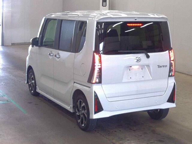 2025 Daihatsu Tanto Custom X Limited auction photo 2