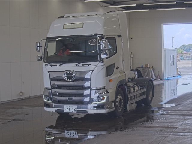 2021 Hino Profia tractor Japan auction vehicle