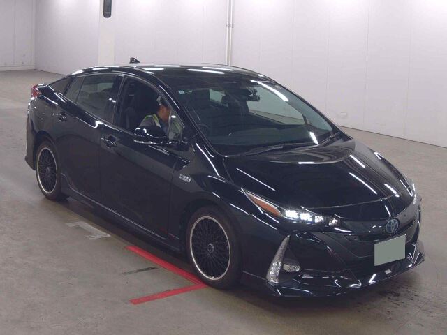 2019 Toyota Prius PHEV A Premium Japan auction vehicle