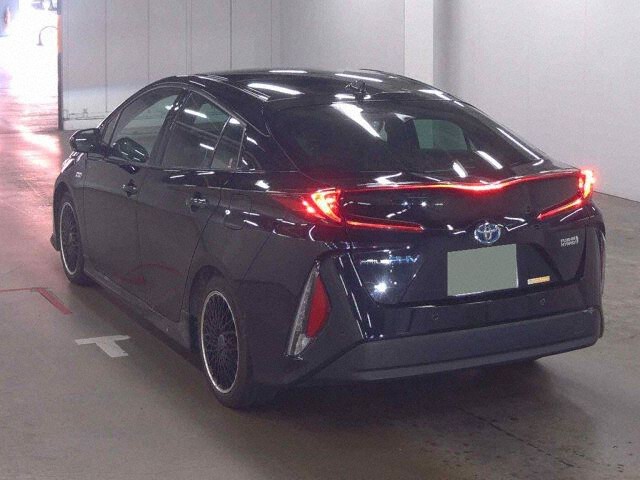 2019 Toyota Prius PHEV A Premium auction photo 2