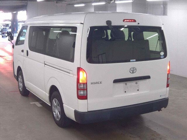 2017 Toyota Hiace DX 4WD auction photo 2