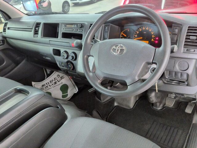 2017 Toyota Hiace DX 4WD auction photo 3