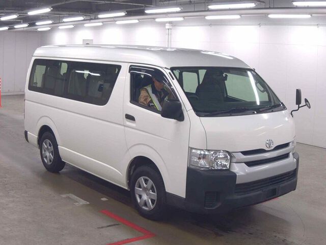 2017 Toyota Hiace DX 4WD Japan auction vehicle