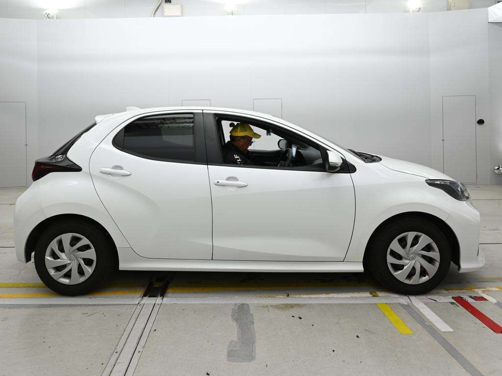 2023 Toyota Yaris X スマートエントリーパッケージ auction photo 3