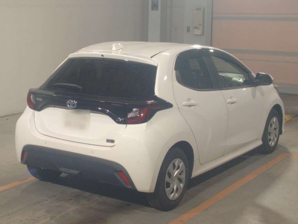 2021 Toyota Yaris ハイブリッドX auction photo 2