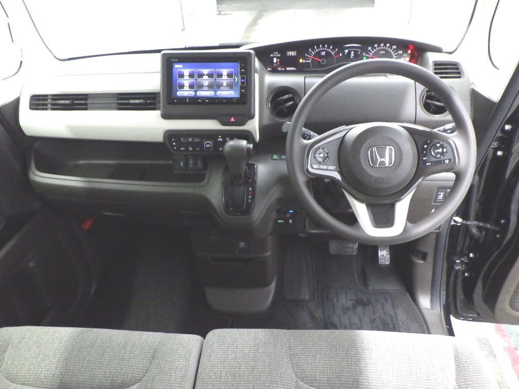 2021 Honda N-BOX L auction photo 3