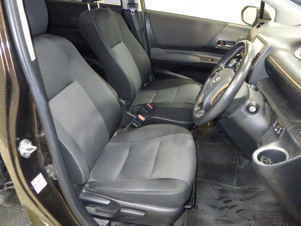2021 Toyota Sienta G 7 people auction photo 6