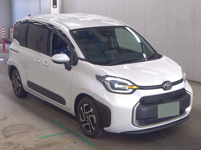 Japan Auction Vehicles 8 2026 Toyota Sienta ハイブリッドZ auction photo