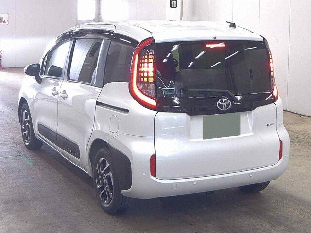 2026 Toyota Sienta ハイブリッドZ auction photo 2