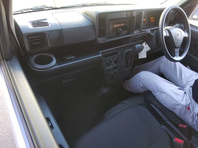 2019 Toyota Pixis Van Cruise SA III 4WD auction photo 3
