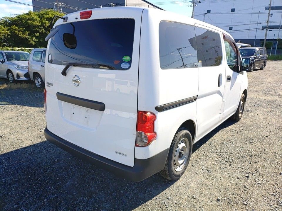 2017 Nissan NV200 Vanette auction photo 2