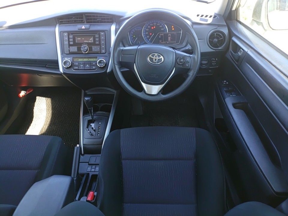 2016 Toyota Corolla Fielder auction photo 3
