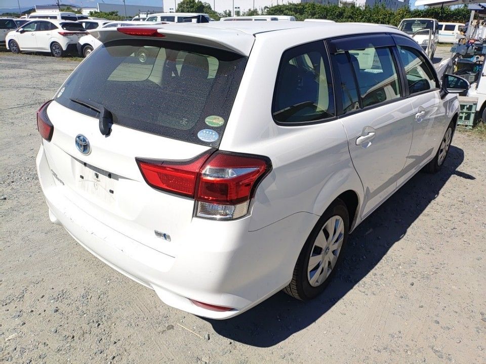 2016 Toyota Corolla Fielder auction photo 2