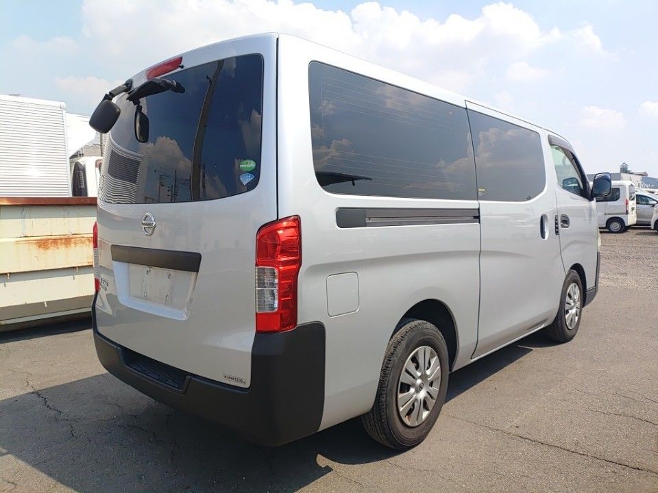 2012 Nissan NV350 Caravan auction photo 2