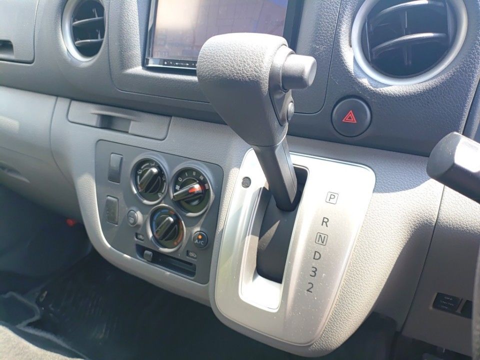 2012 Nissan NV350 Caravan auction photo 12