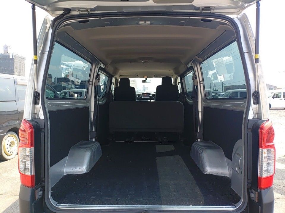 2012 Nissan NV350 Caravan auction photo 8