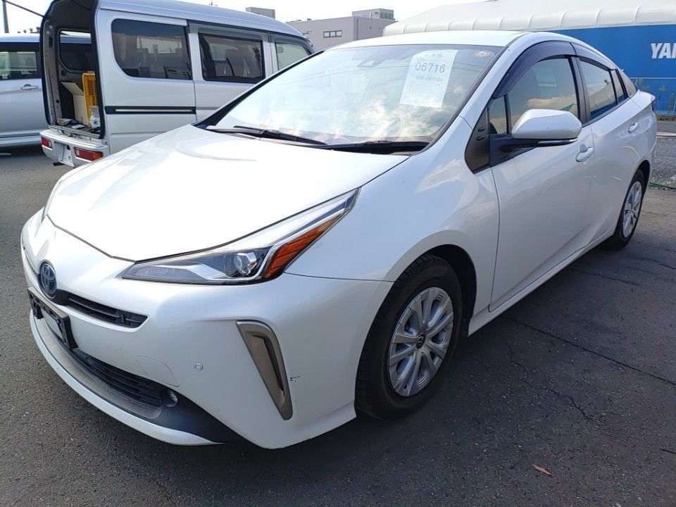 2021 Toyota Prius selected Japan auction vehicle