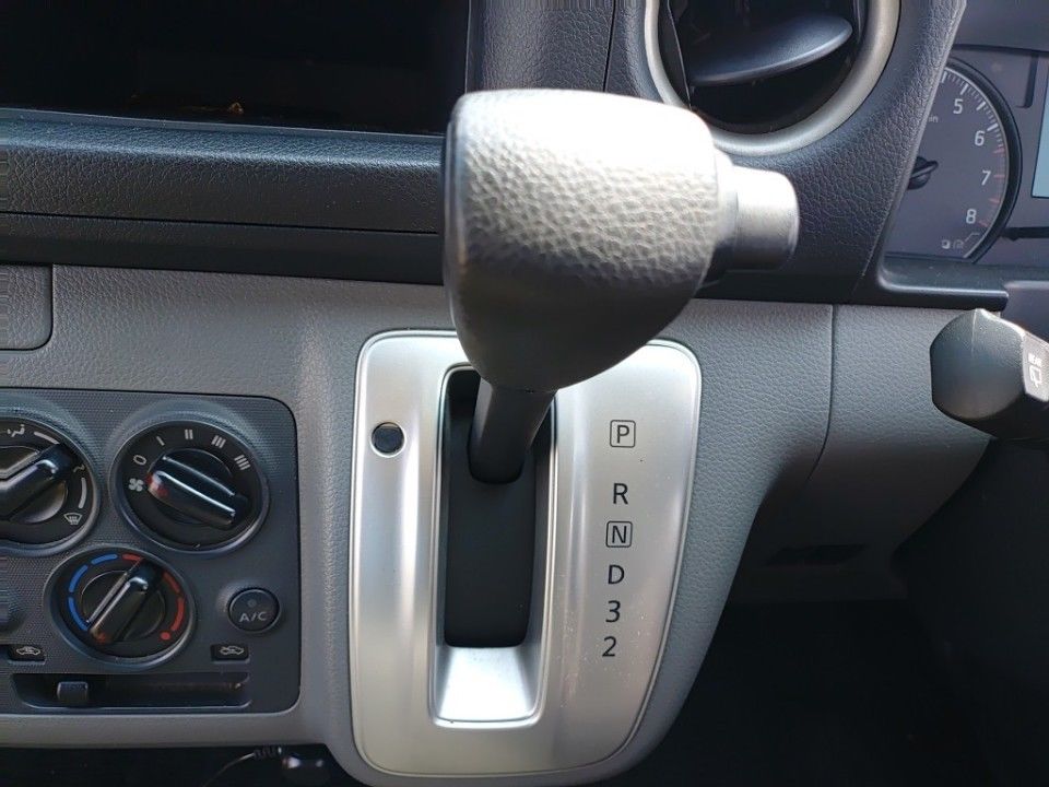 2013 Nissan NV350 Caravan auction photo 12