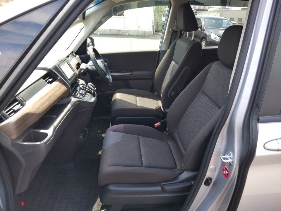 2021 Honda フリード + auction photo 16
