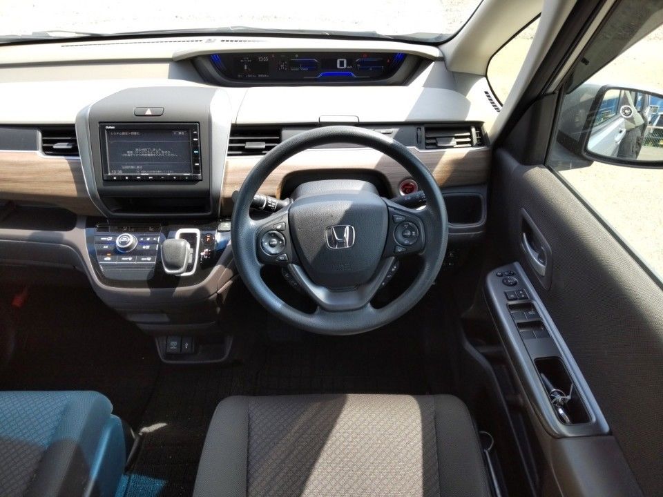 2021 Honda フリード + auction photo 3