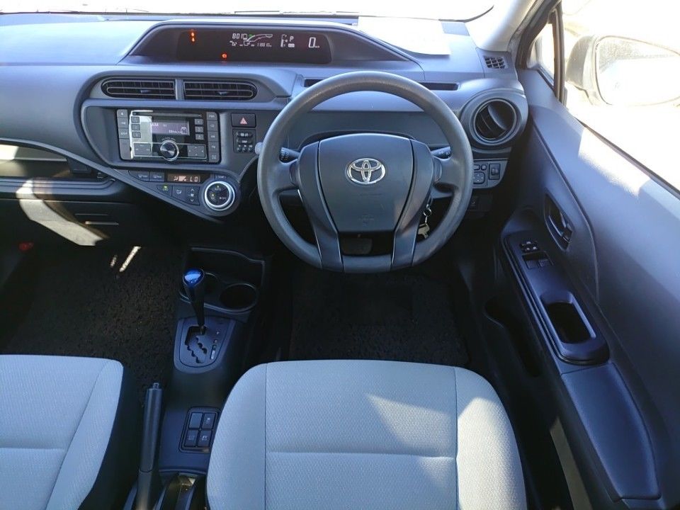2015 Toyota Aqua auction photo 3