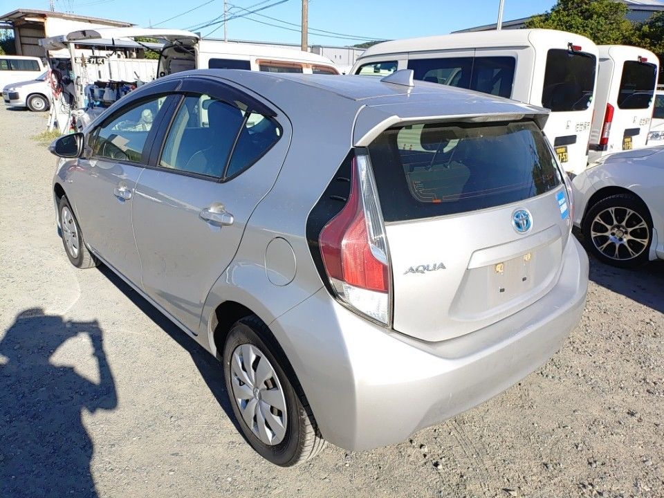 2015 Toyota Aqua auction photo 6