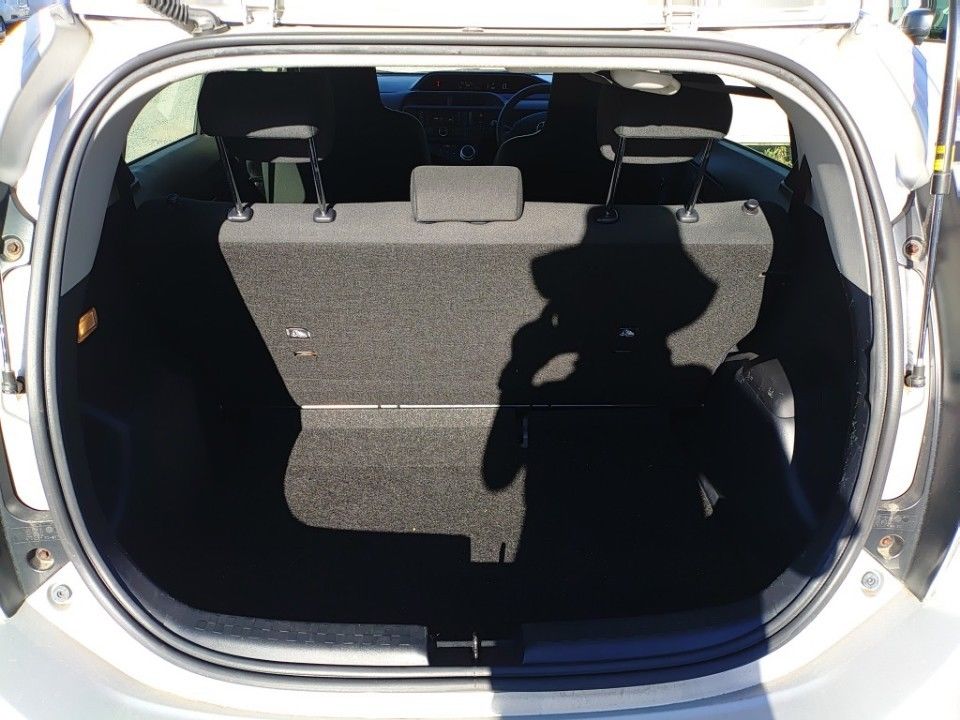 2015 Toyota Aqua auction photo 8