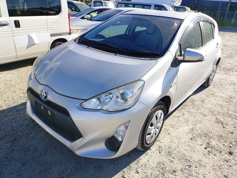 2015 Toyota Aqua Japan auction vehicle