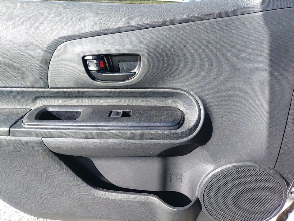 2015 Toyota Aqua auction photo 13