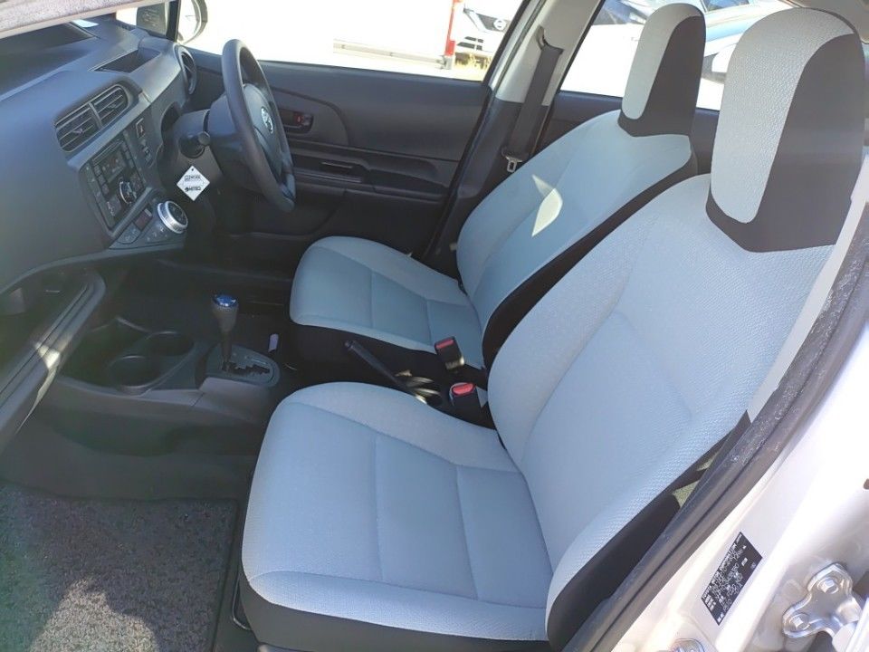 2015 Toyota Aqua auction photo 16