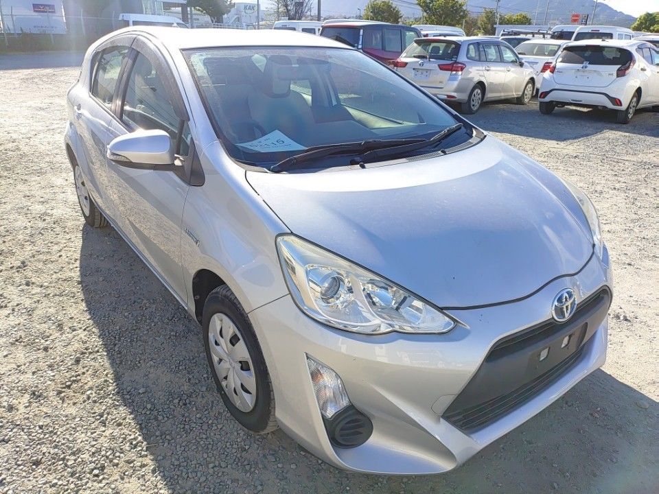2015 Toyota Aqua auction photo 4