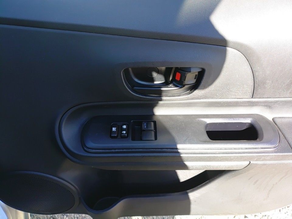 2015 Toyota Aqua auction photo 14