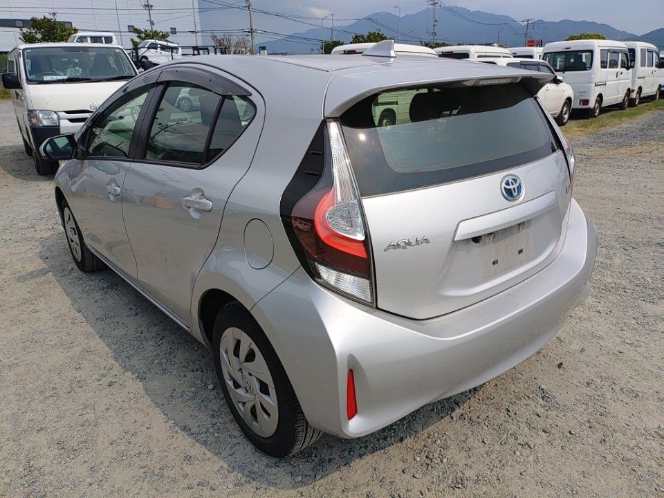 2022 Toyota Aqua auction photo 6