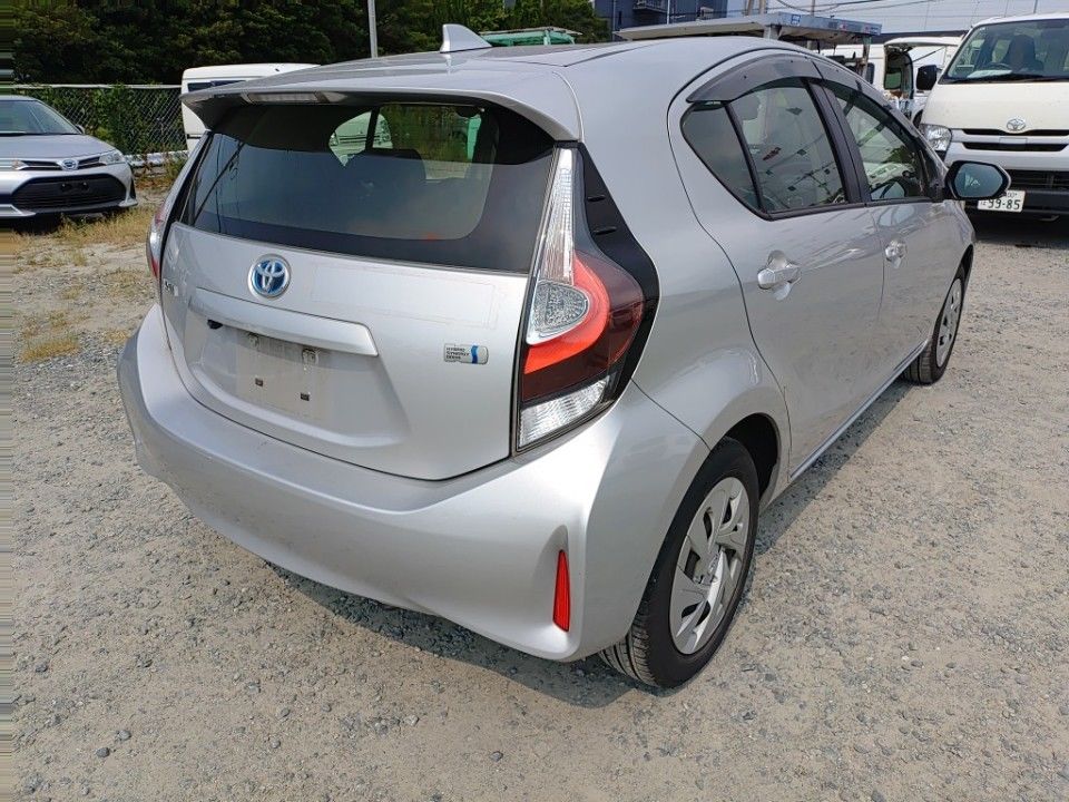 2022 Toyota Aqua auction photo 2