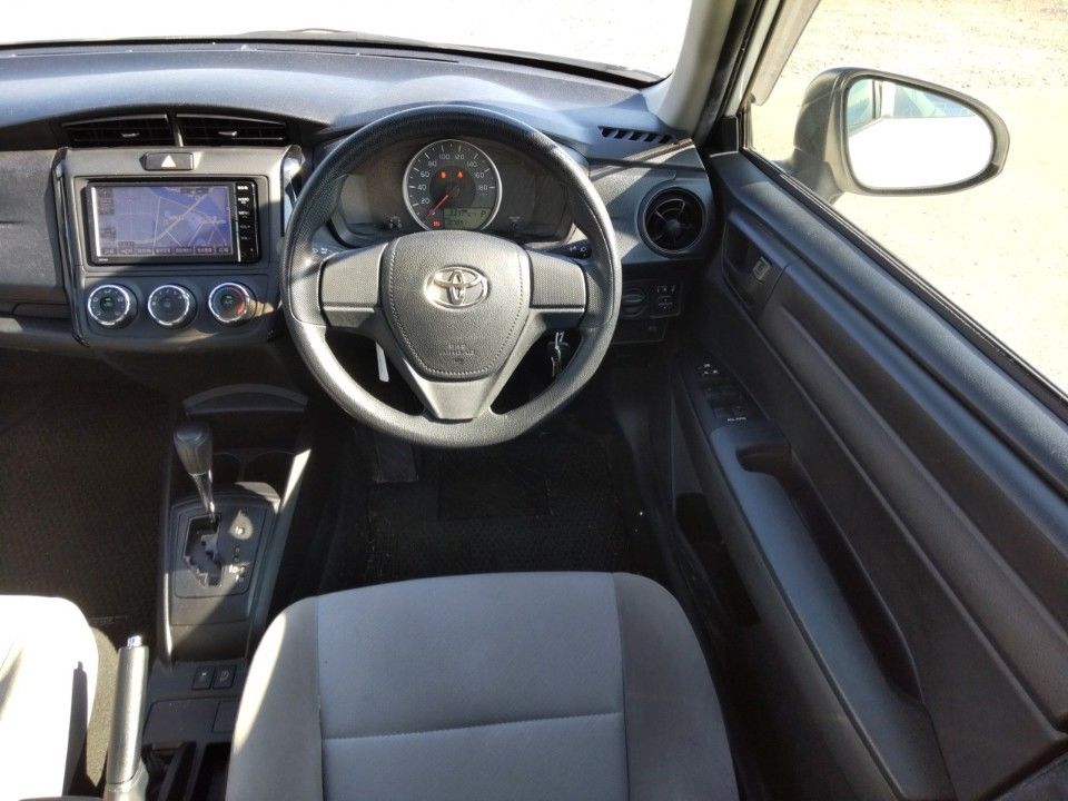 2016 Toyota カローラ アクシオ auction photo 3