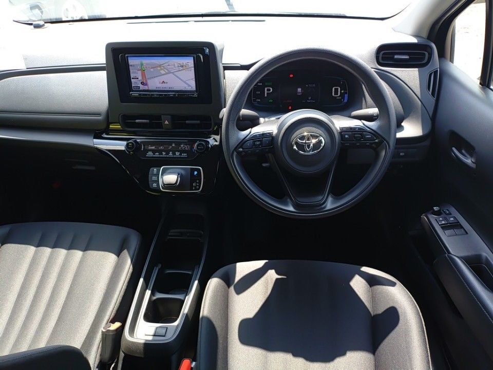 2023 Toyota Aqua auction photo 3